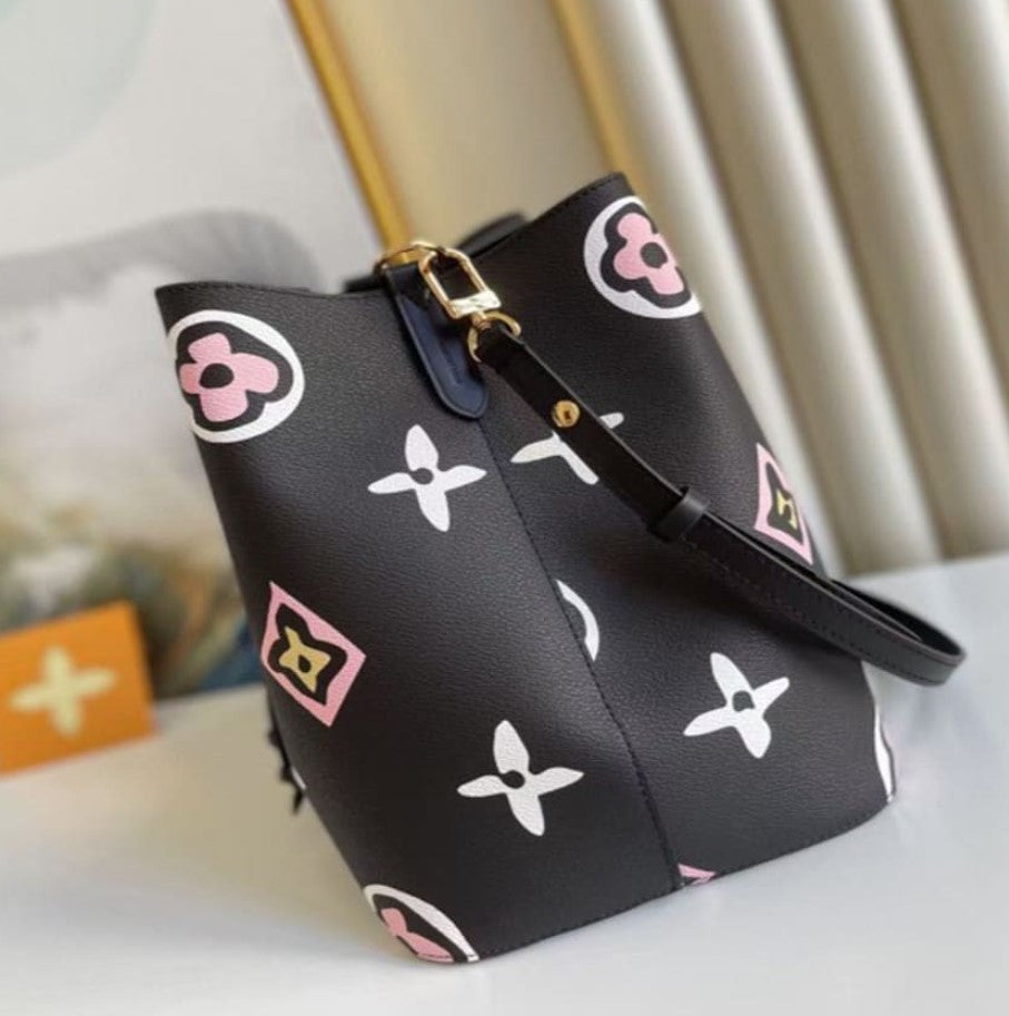 Louis Vuitton NeoNoe MM Bag Monogram M45821