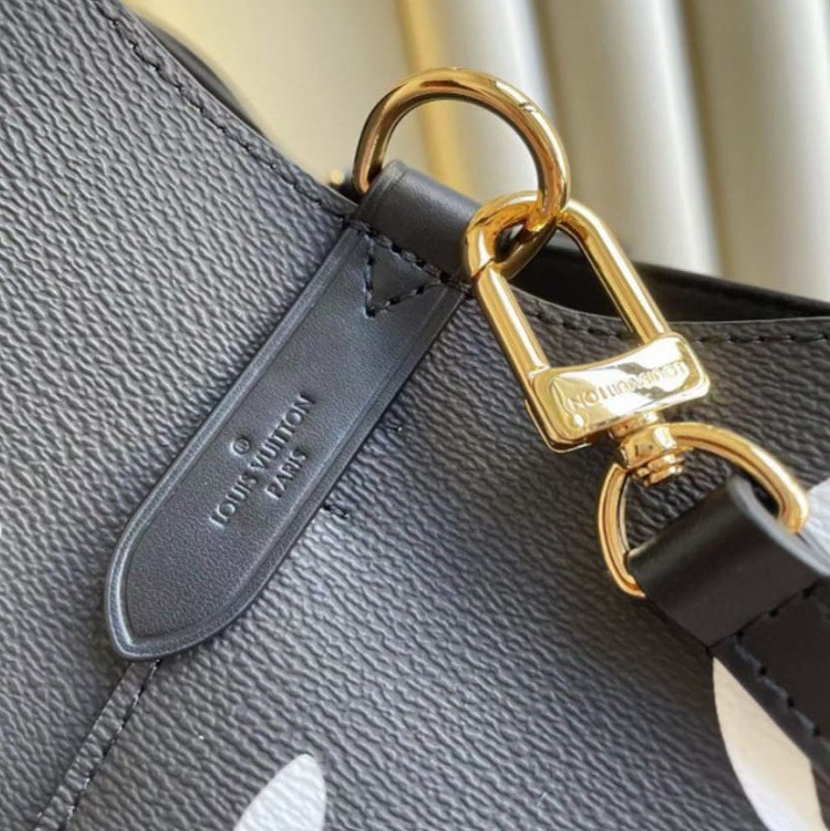 Louis Vuitton NeoNoe MM Bag Monogram M45821